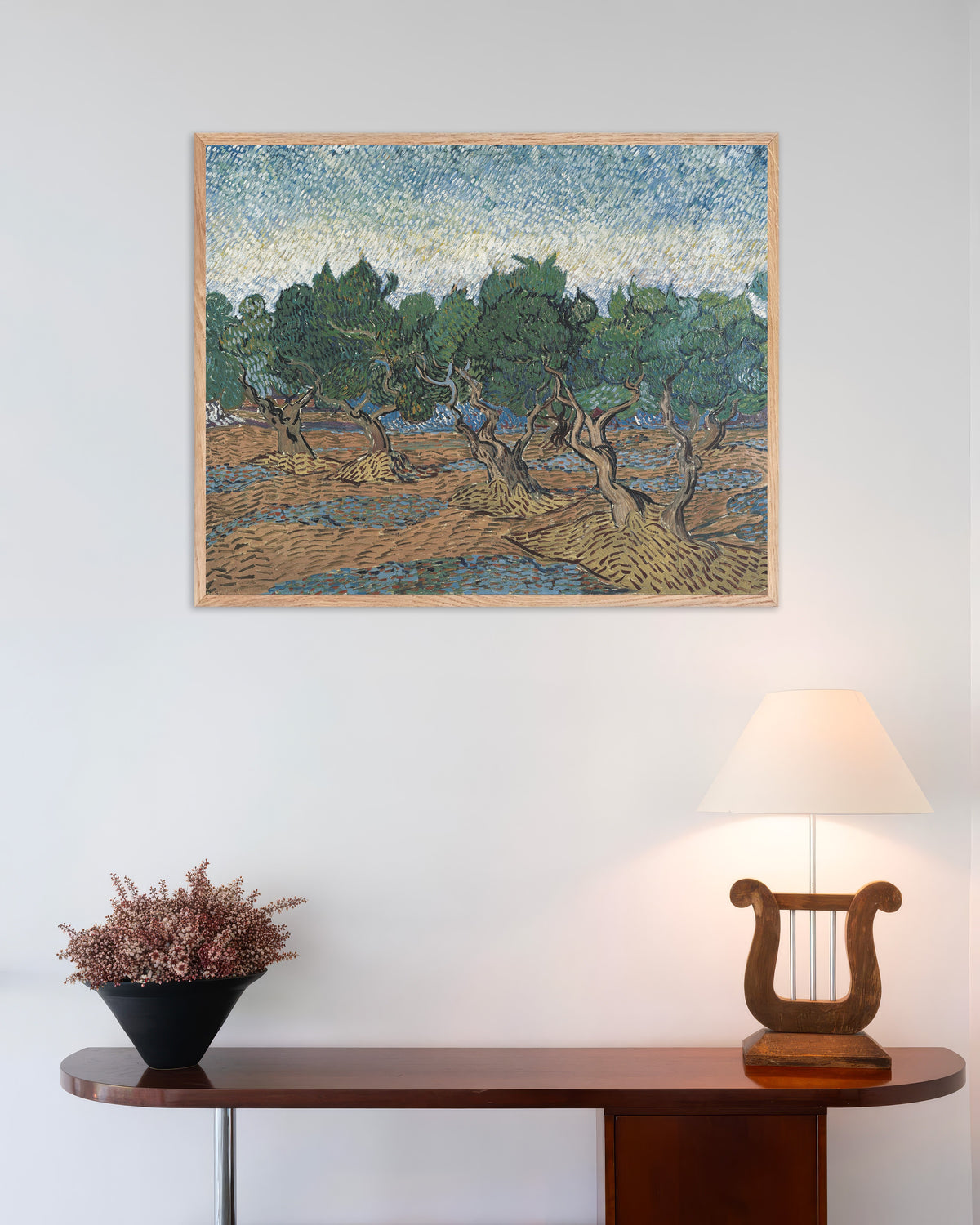 Poster „Olivenhain (1889) von Vincent van Gogh“ mit naturbelassenem Holzrahmen
