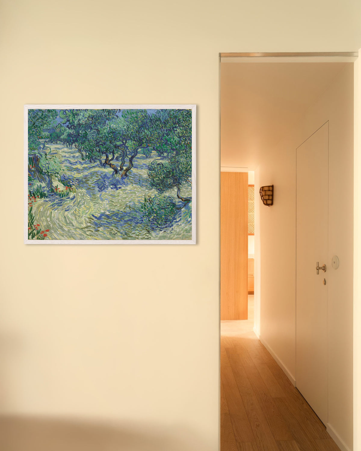 Poster „Olivenhain (1889) von Vincent van Gogh“ mit weißem Holzrahmen