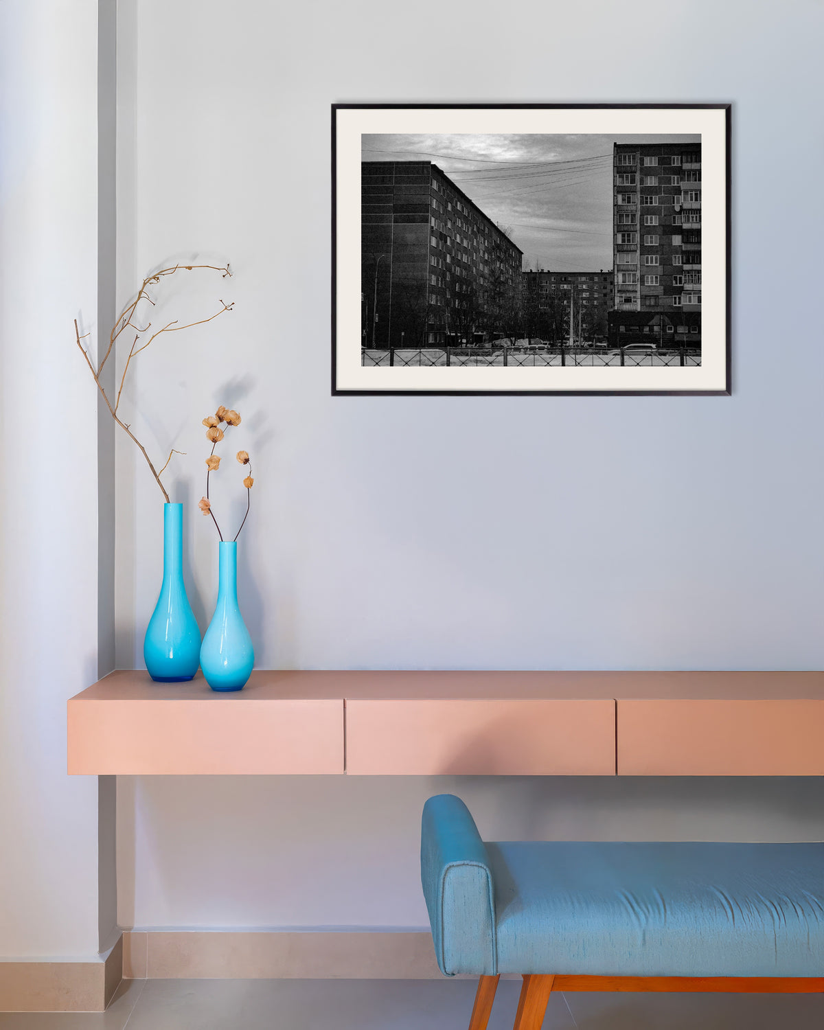 Poster „Plattenbauten im Winter“ mit Metallrahmen