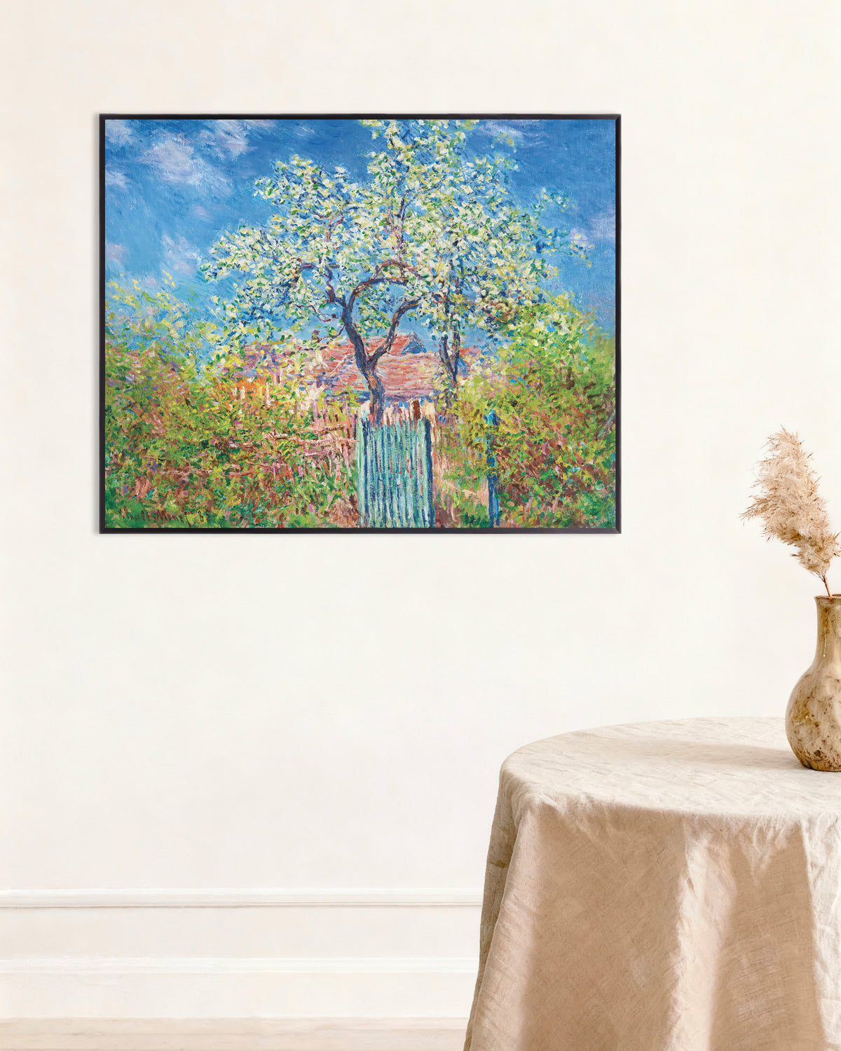 Poster Blühender Birnbaum (1885) von Claude Monet mit Metallrahmen