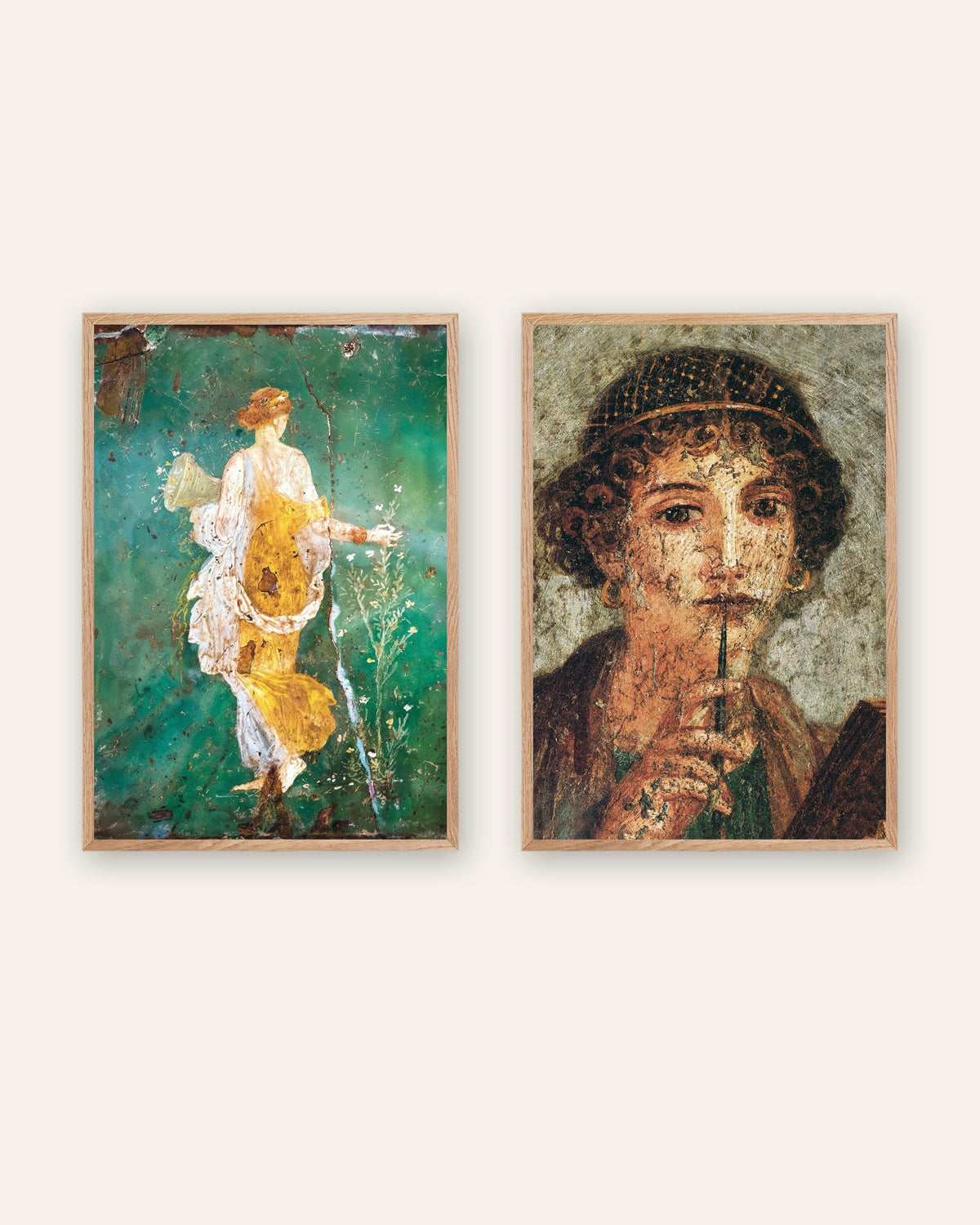 Set aus 2 Postern mit römischen Fresken, Flora und Sappho, in naturfarbenen Holzrahmen