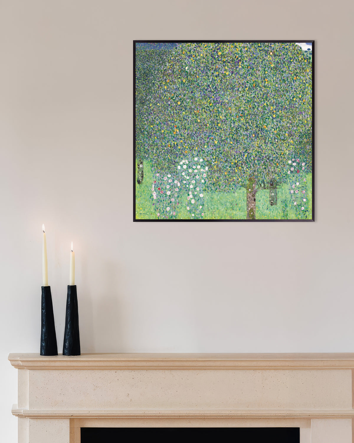 Poster Rosen unter Bäumen (1905) von Gustav Klimt mit Metallrahmen