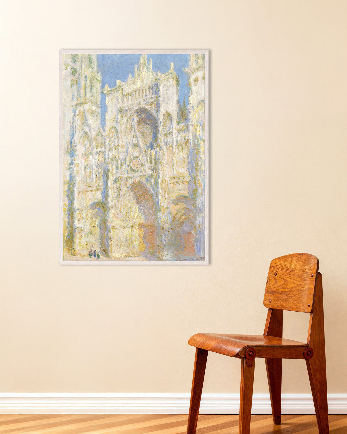 Poster Die Kathedrale von Rouen, Westfassade im Sonnenlicht (1894) von Claude Monet mit weißem Holzrahmen