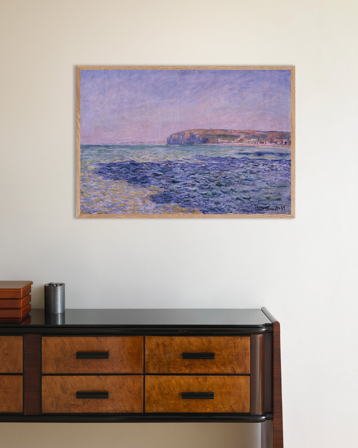 Poster Schatten auf dem Meer, die Klippen bei Pourville (1882) von Claude Monet mit naturfarbenem Holzrahmen