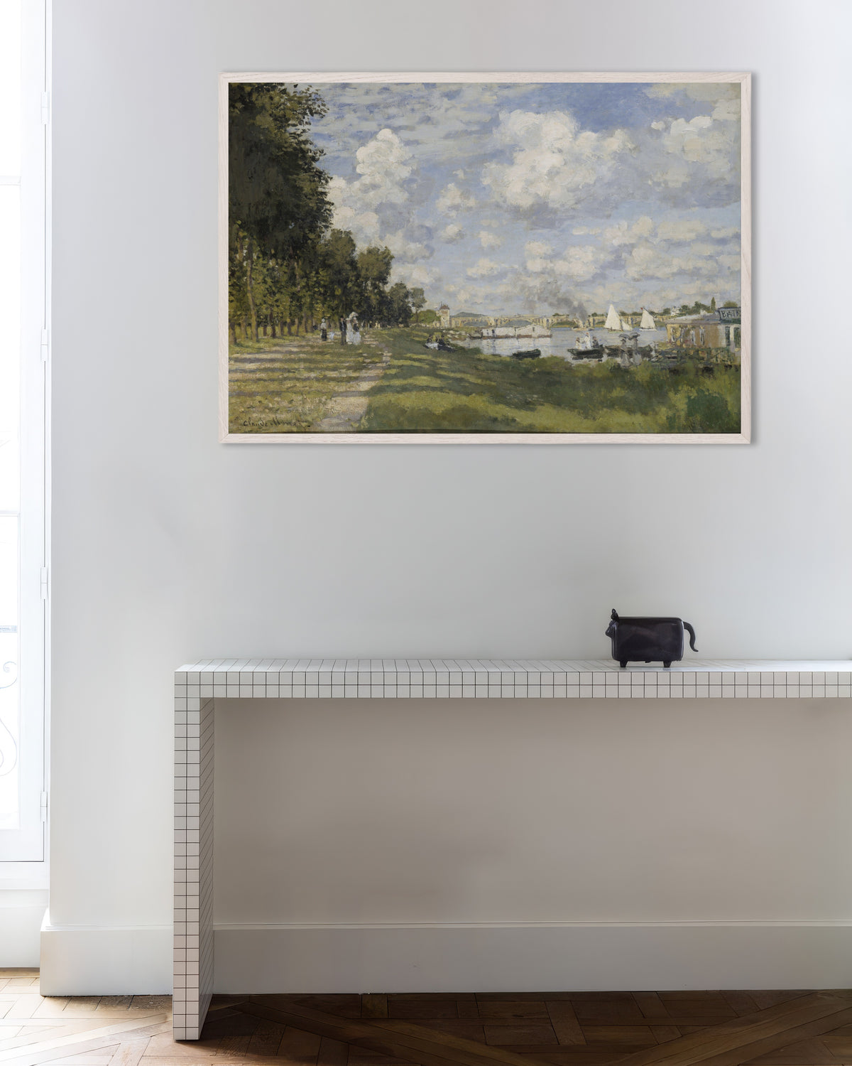 Poster Das Becken von Argenteuil (um 1872) von Claude Monet mit weißem Holzrahmen