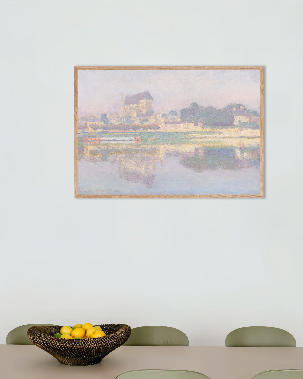 Poster Die Kirche von Vernon, Sonne (1894) von Claude Monet mit naturfarbenem Holzrahmen