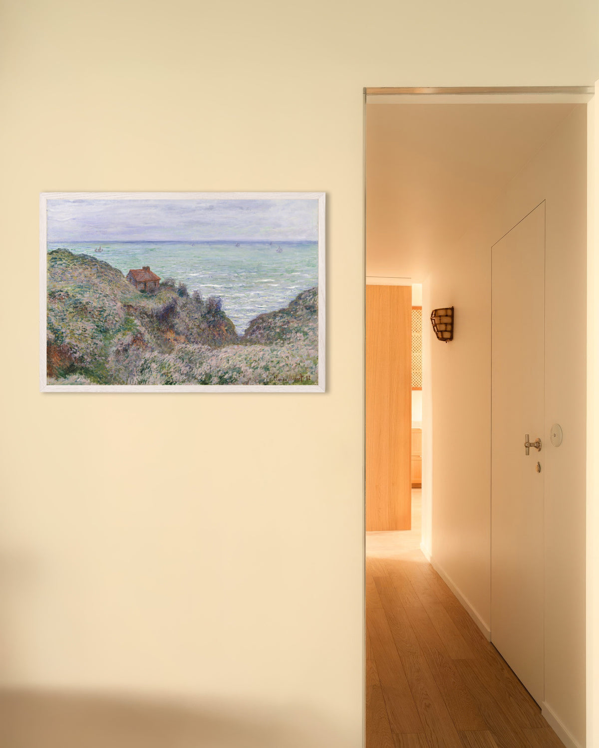 Poster Das Zöllnerhaus (1882) von Claude Monet mit weißem Holzrahmen