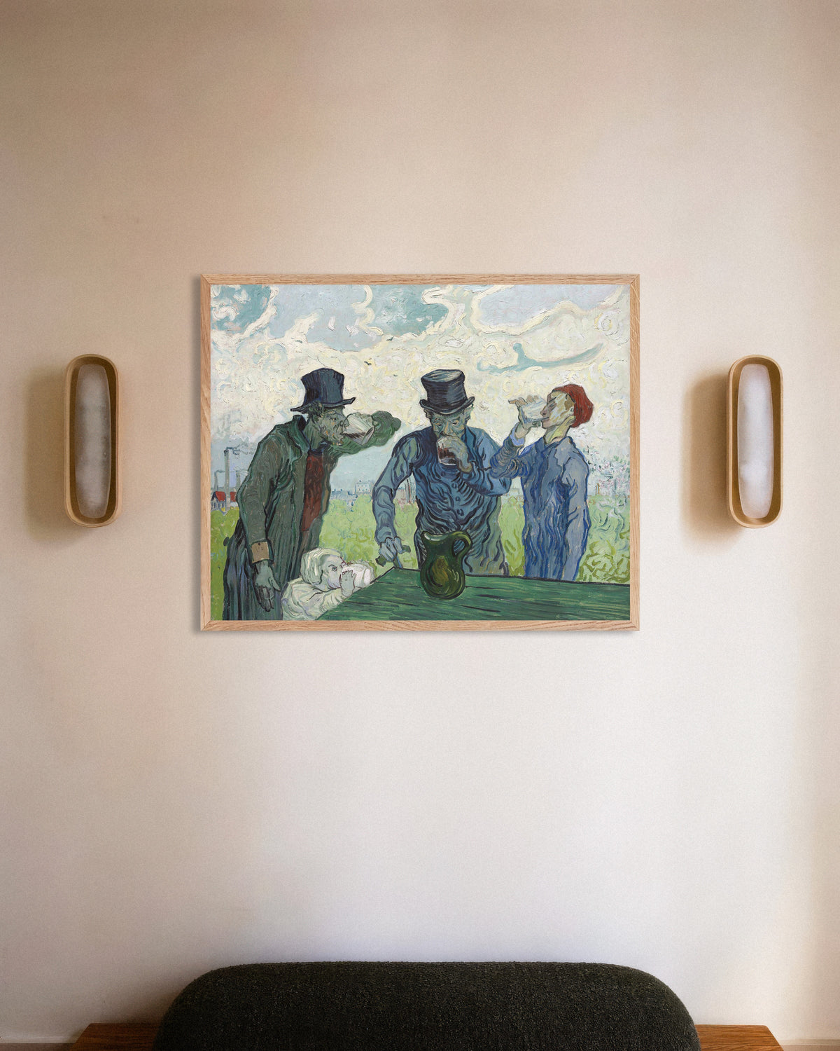 Poster „Die Trinker, nach Daumier (1890) von Vincent van Gogh“ mit naturfarbenem Holzrahmen
