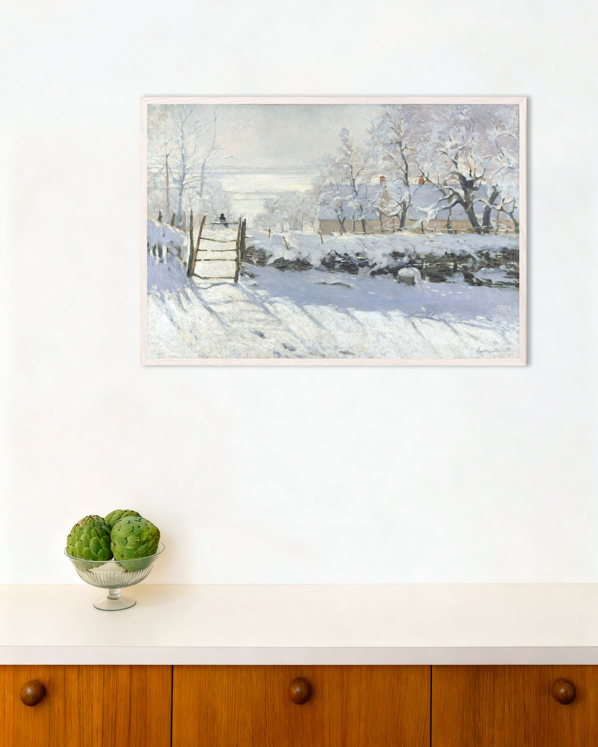 Poster Die Elster (1868–1869) von Claude Monet mit weißem Holzrahmen