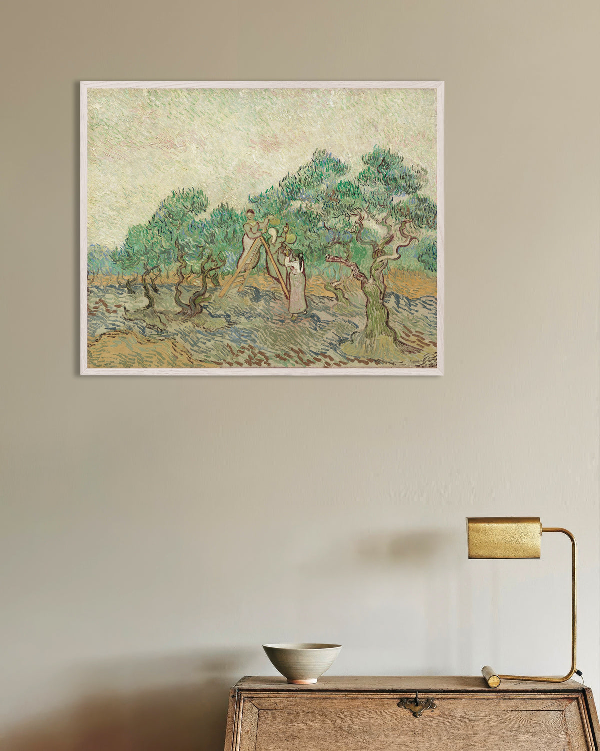Poster des Kunstwerks „Der Olivenhain (1889) von Vincent van Gogh“ mit weißem Holzrahmen