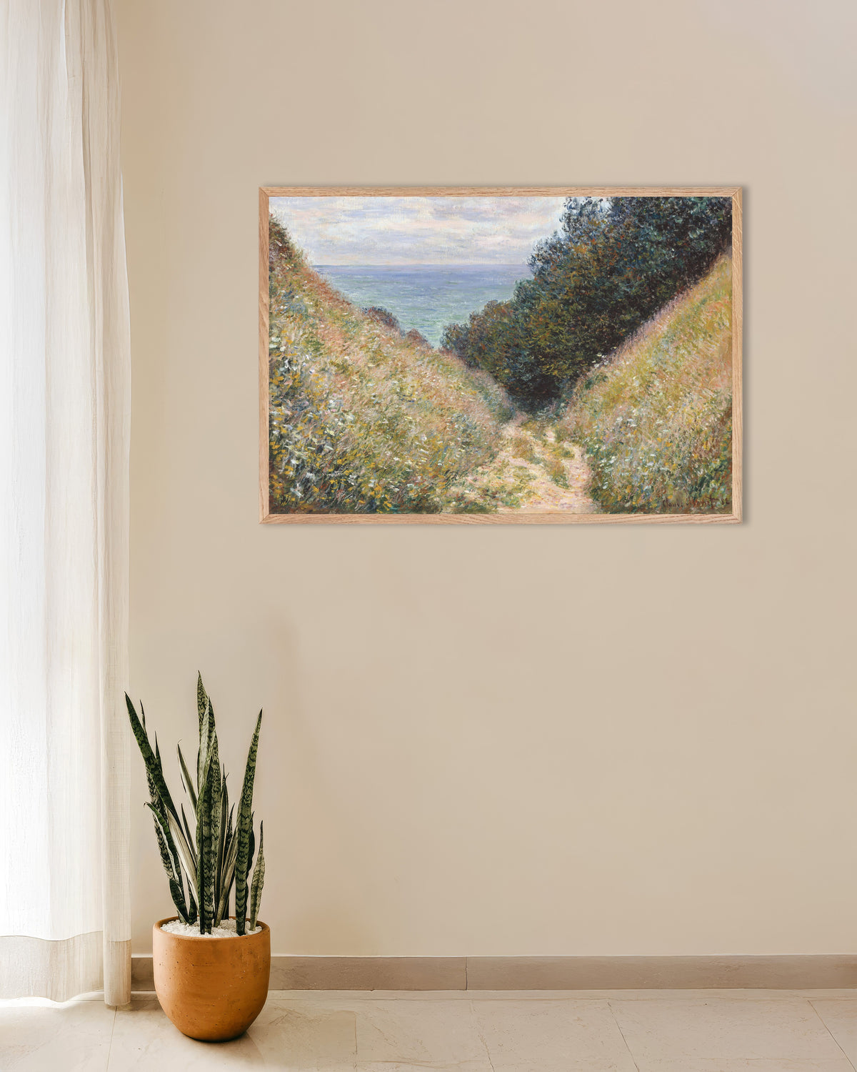 Poster Der Hohlweg La Cavée in Pourville (1882) von Claude Monet mit naturfarbenem Holzrahmen
