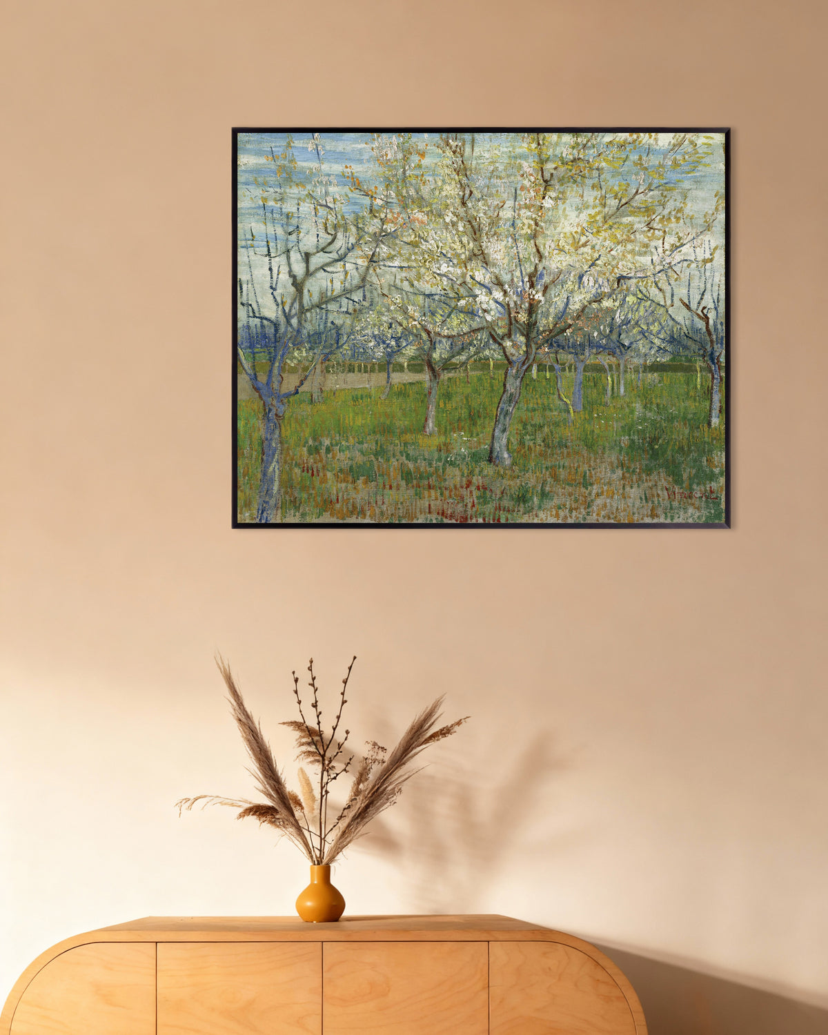 Poster von „Der rosa Obstgarten (1888) von Vincent van Gogh“ mit Metallrahmen