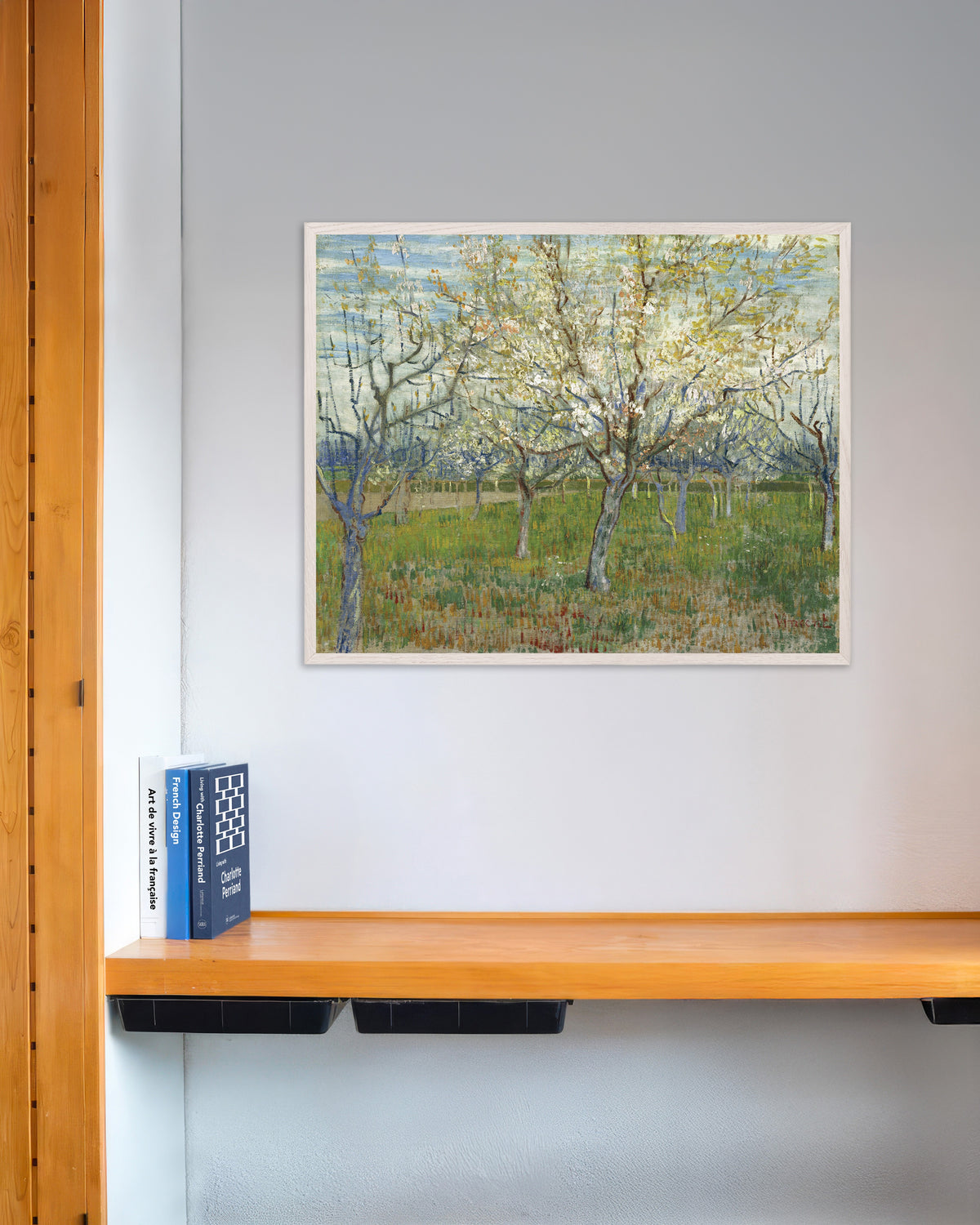 Poster von „Der rosa Obstgarten (1888) von Vincent van Gogh“ mit weißem Holzrahmen