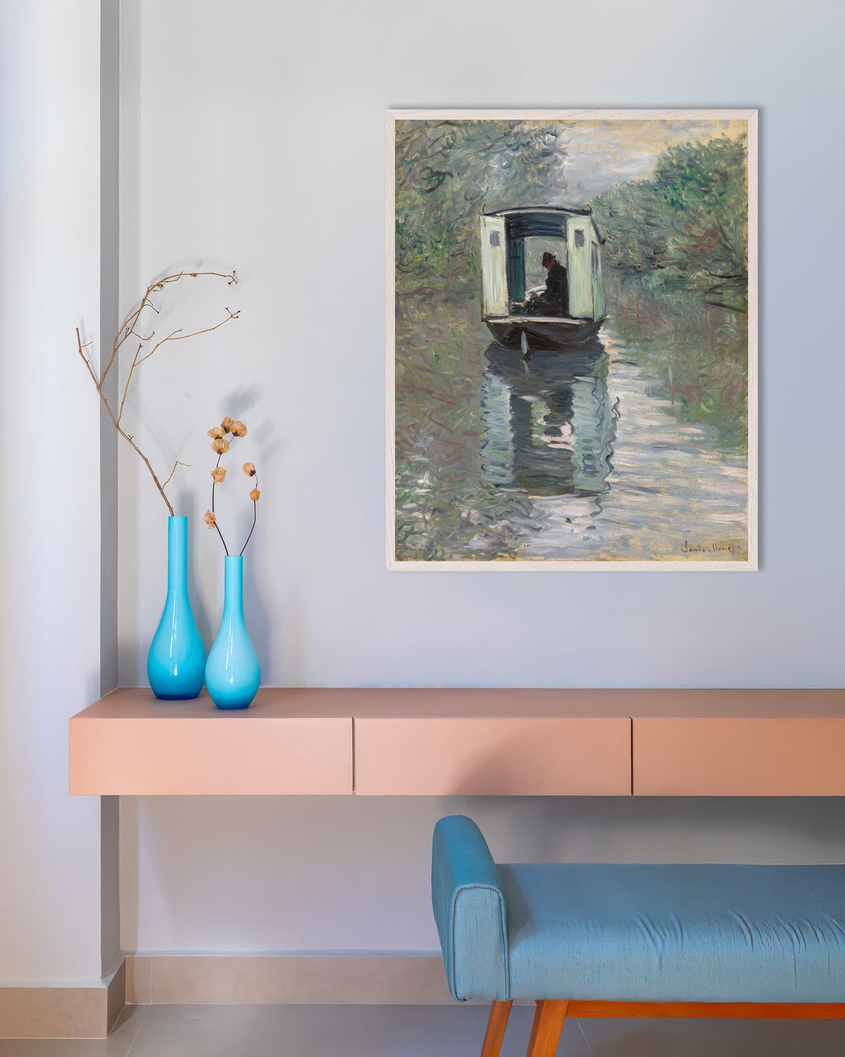 Poster Das Atelierboot (1876) von Claude Monet mit weißem Holzrahmen