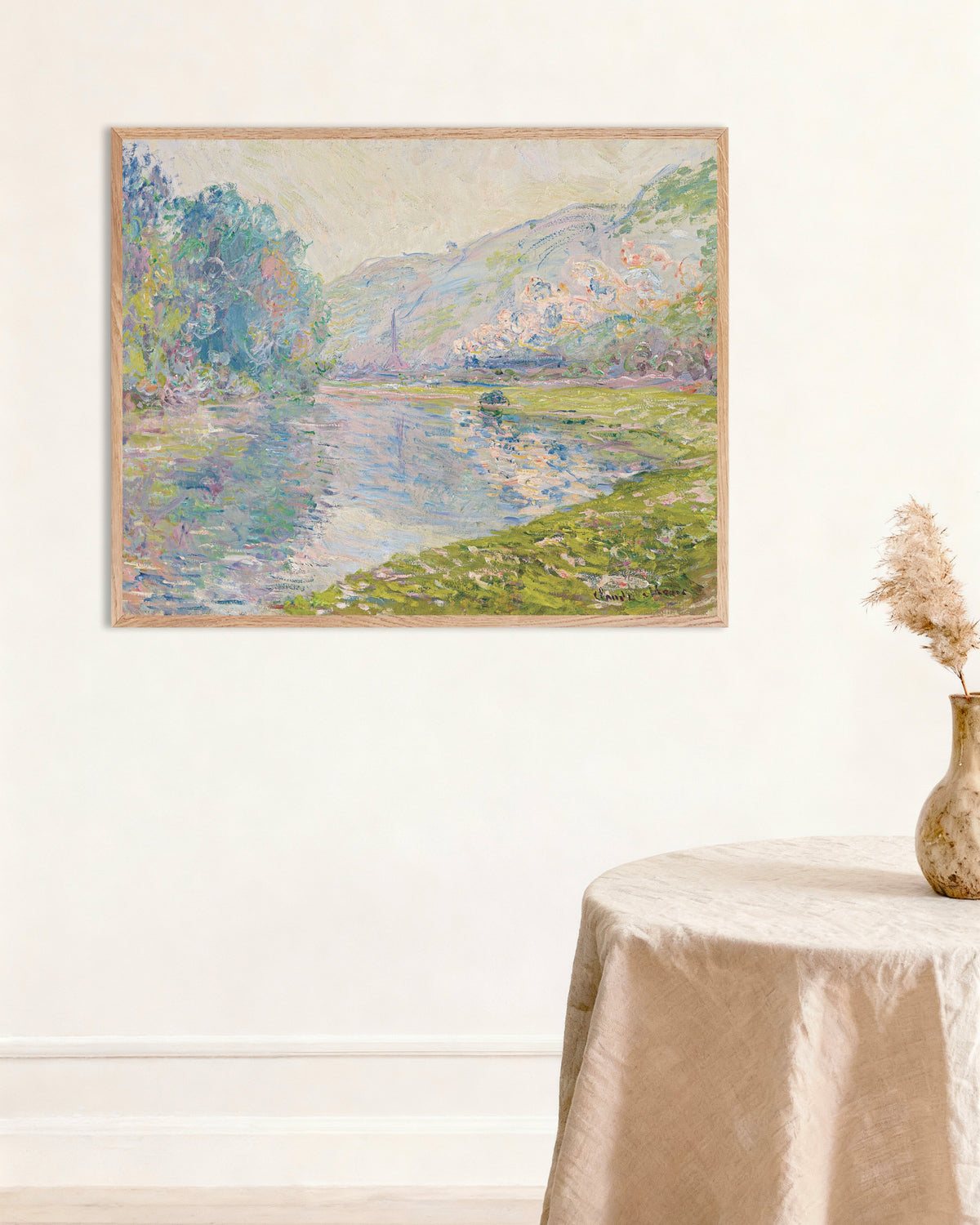 Poster Der Zug in Jeufosse (1884) von Claude Monet mit naturfarbenem Holzrahmen