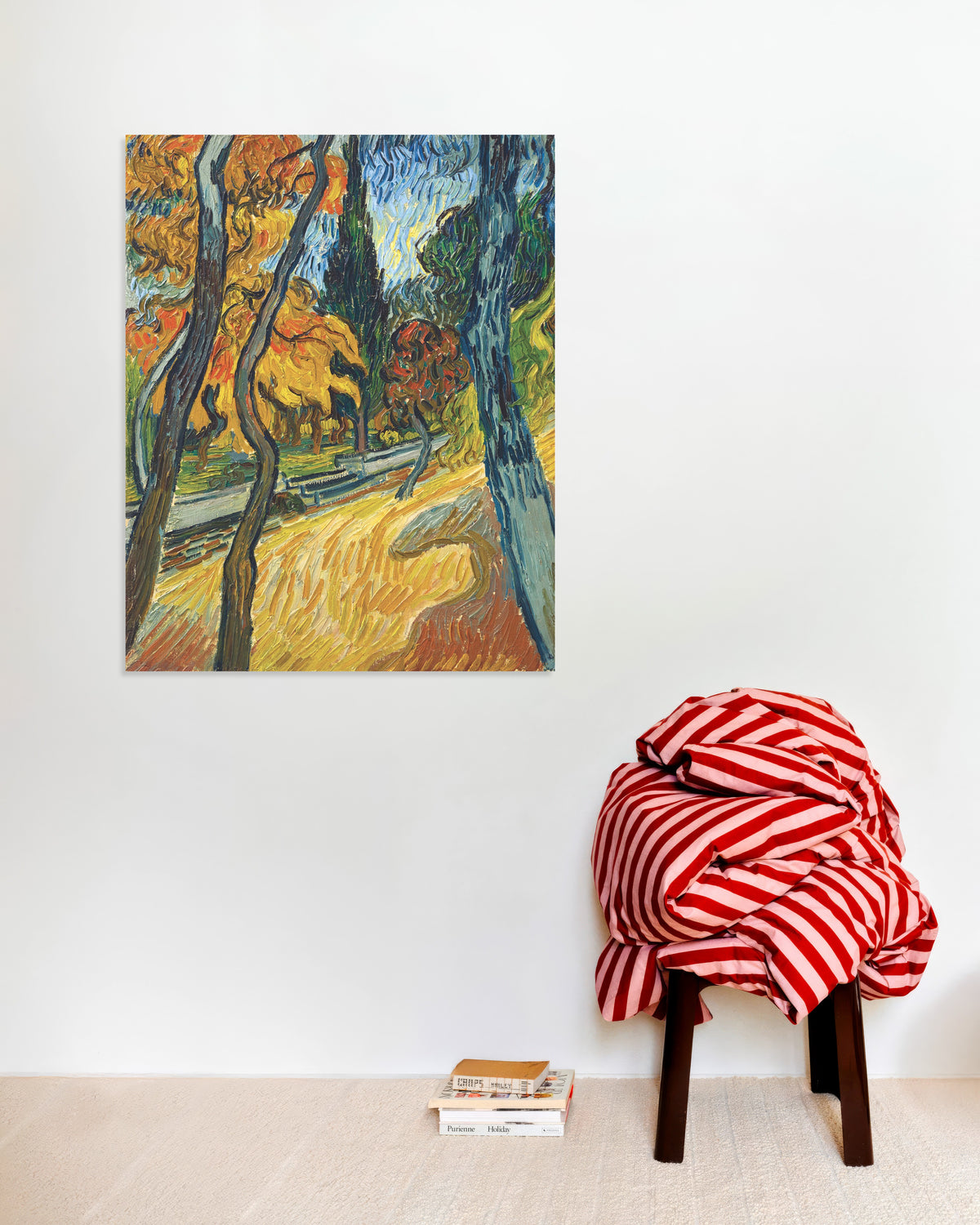 Poster mit dem Kunstwerk „Bäume im Garten der Heilanstalt (1889) von Vincent van Gogh“
