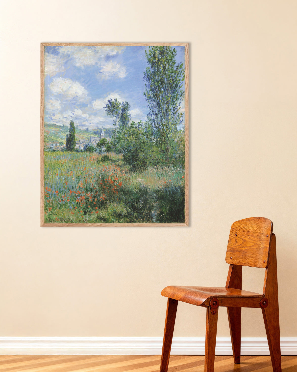 Poster Blick auf Vétheuil (1880) von Claude Monet mit naturfarbenem Holzrahmen