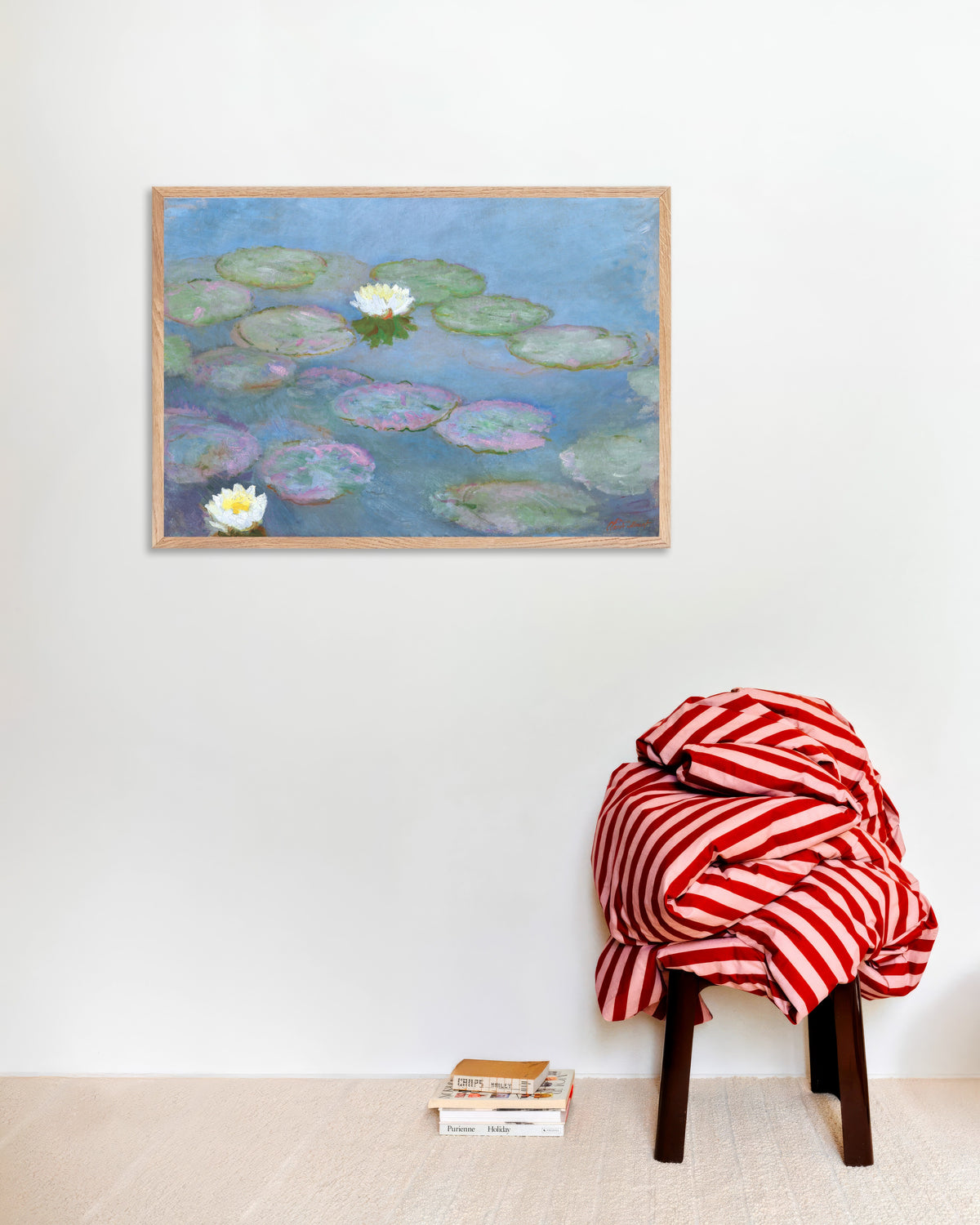 Poster Seerosen (um 1897–1899) von Claude Monet mit naturfarbenem Holzrahmen