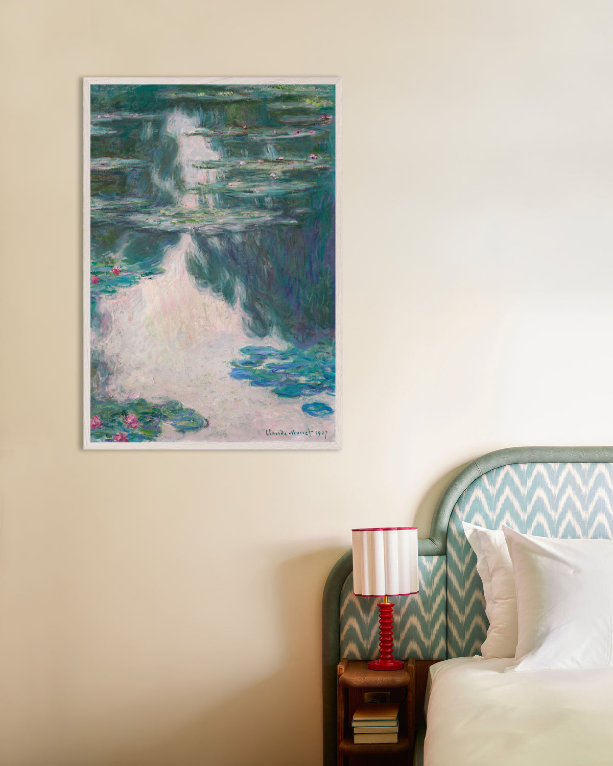 Poster Seerosen, trübes Wetter (1907) von Claude Monet mit weißem Holzrahmen
