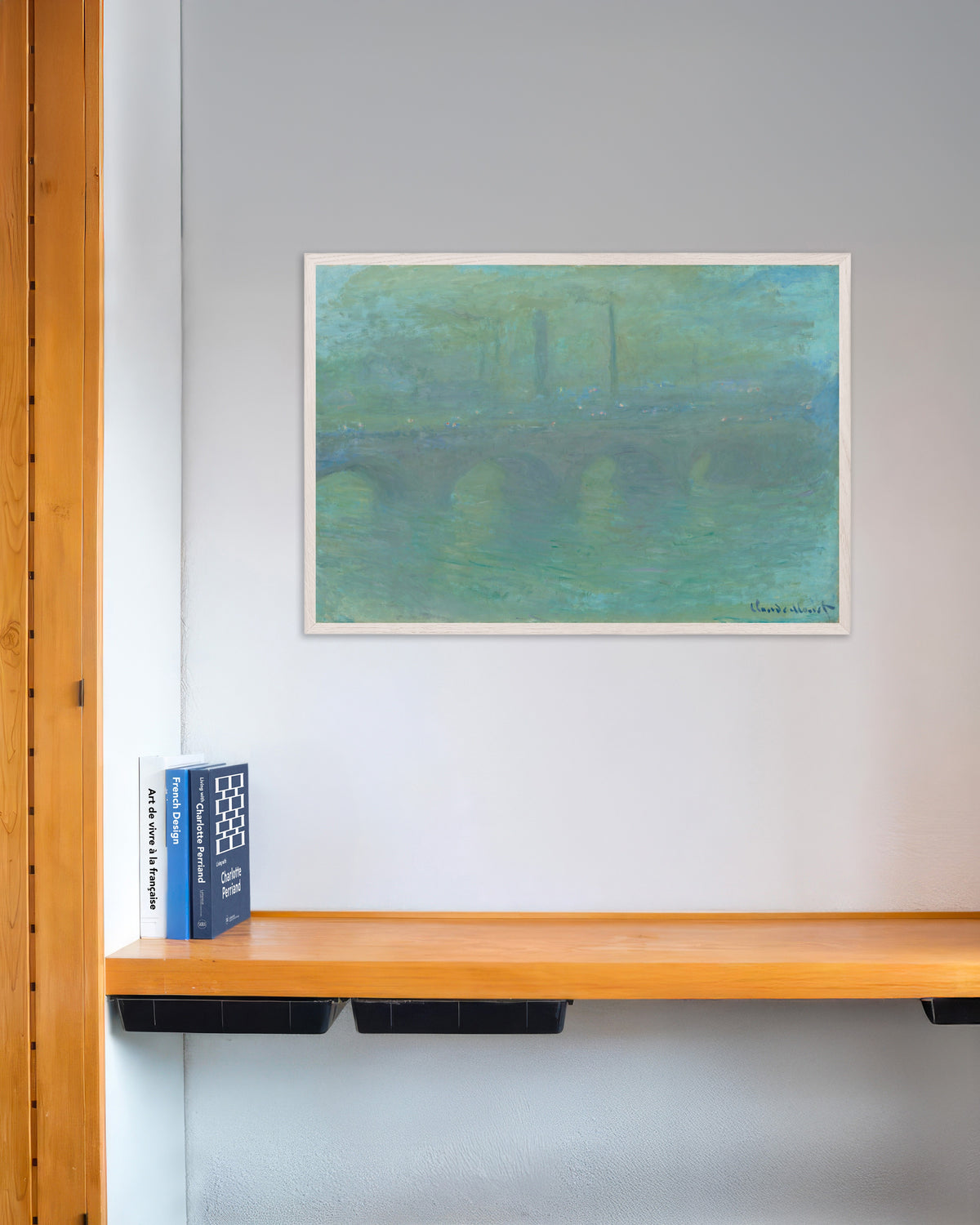 Poster Waterloo Bridge, London, in der Abenddämmerung (1904) von Claude Monet mit weißem Holzrahmen