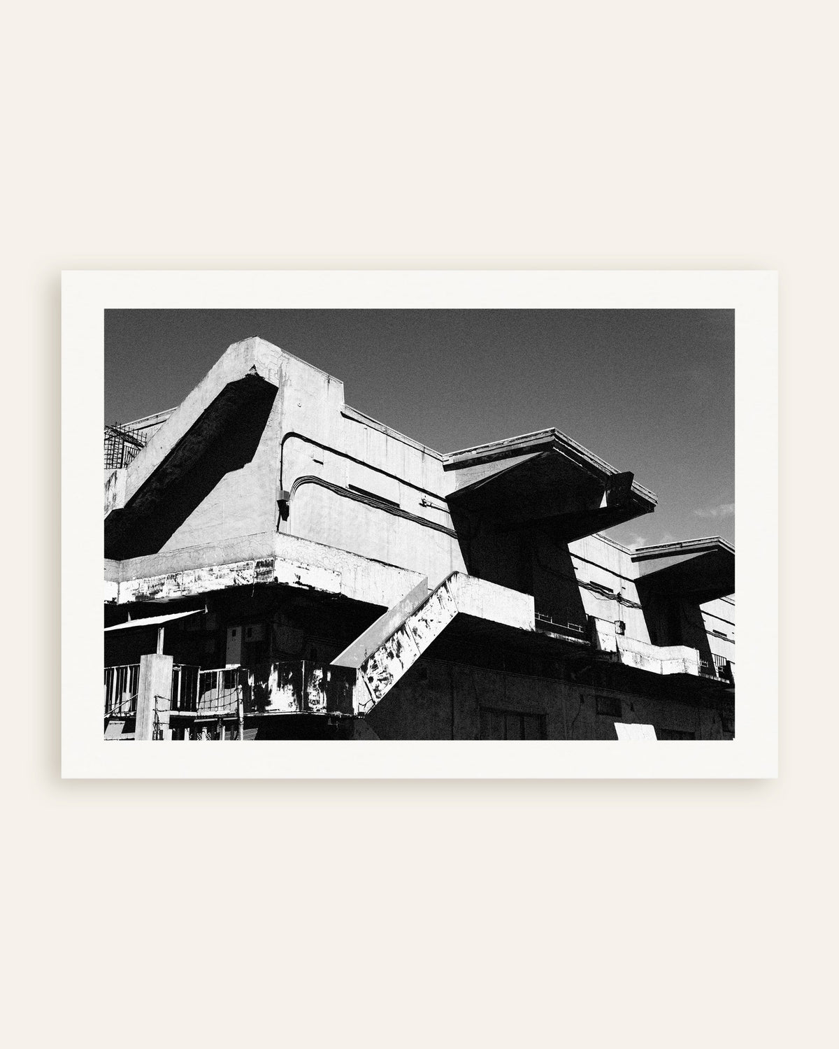 Poster „Verwitterter Betonpavillon“, Miniaturansicht