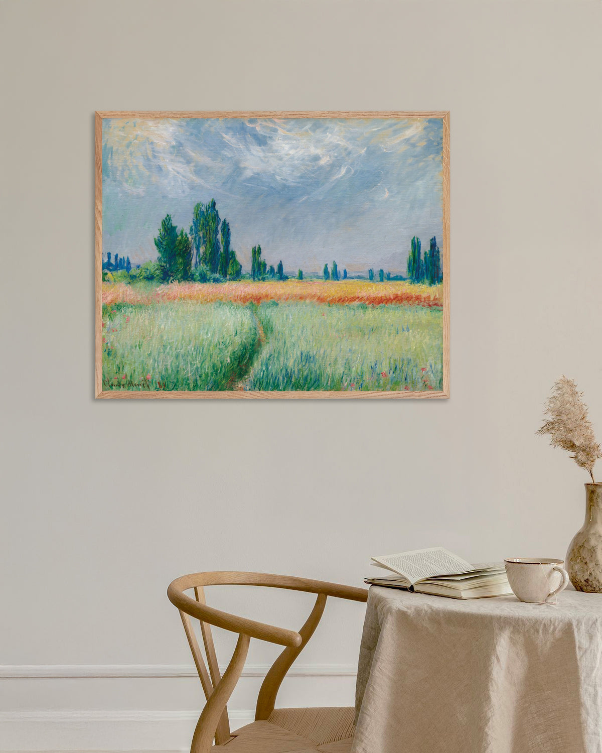 Poster Weizenfeld (1881) von Claude Monet mit naturfarbenem Holzrahmen