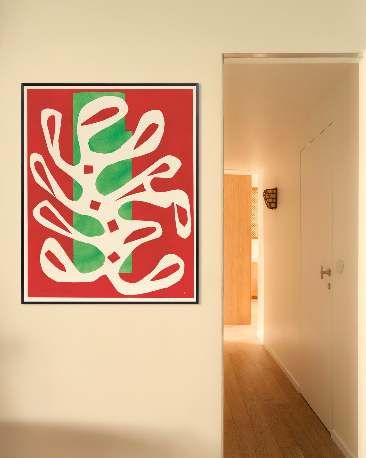 Poster Weiße Alge auf rotem und grünem Hintergrund (1947) von Henri Matisse, mit Metallrahmen