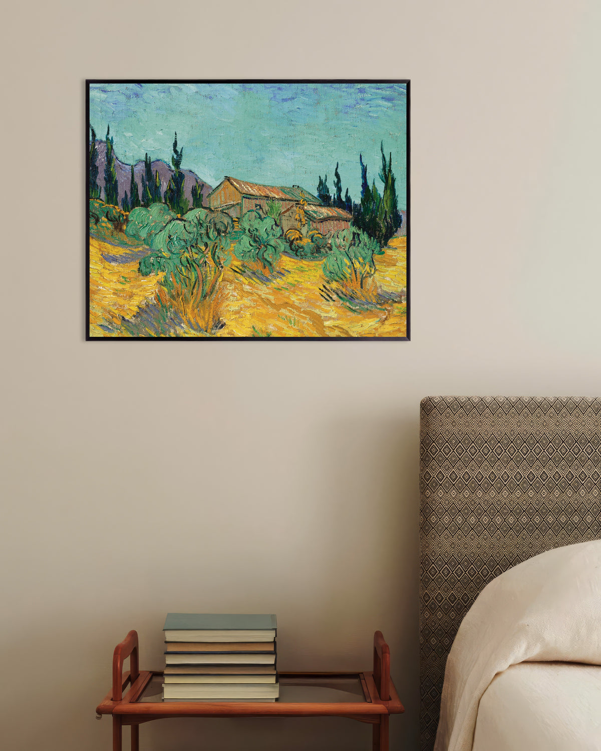 Poster mit Holzhütten zwischen Olivenbäumen und Zypressen (1889) von Vincent van Gogh, mit Metallrahmen